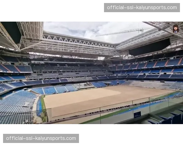 伯纳乌球场全新可开合草皮系统通过测试，将于下赛季启用